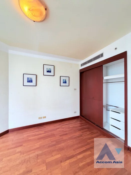 8  3 br Condominium For Sale in Ploenchit ,Bangkok BTS Ploenchit at All Seasons Mansion AA31909