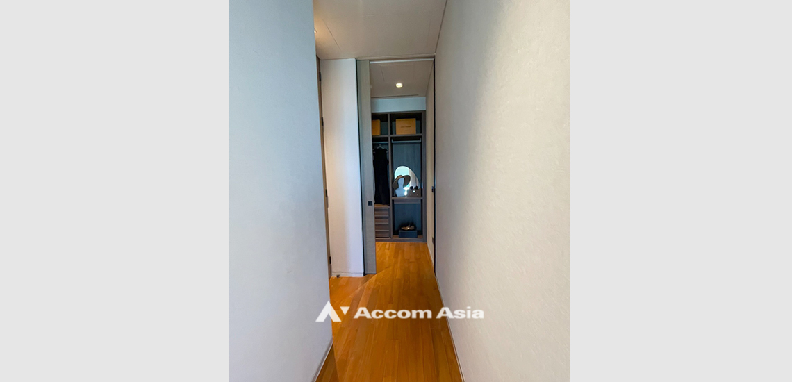 22  2 br Condominium For Sale in Charoen Nakhon ,Bangkok BTS Krung Thon Buri at Banyan Tree Residences Riverside AA31920