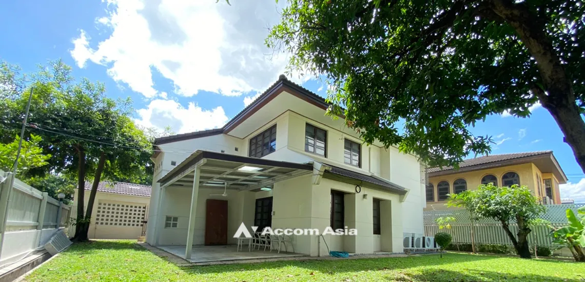 unitPet friendly |  3 Bedrooms  House For Rent in Phaholyothin, Bangkok  near BTS Saphan-Kwai (AA31934)