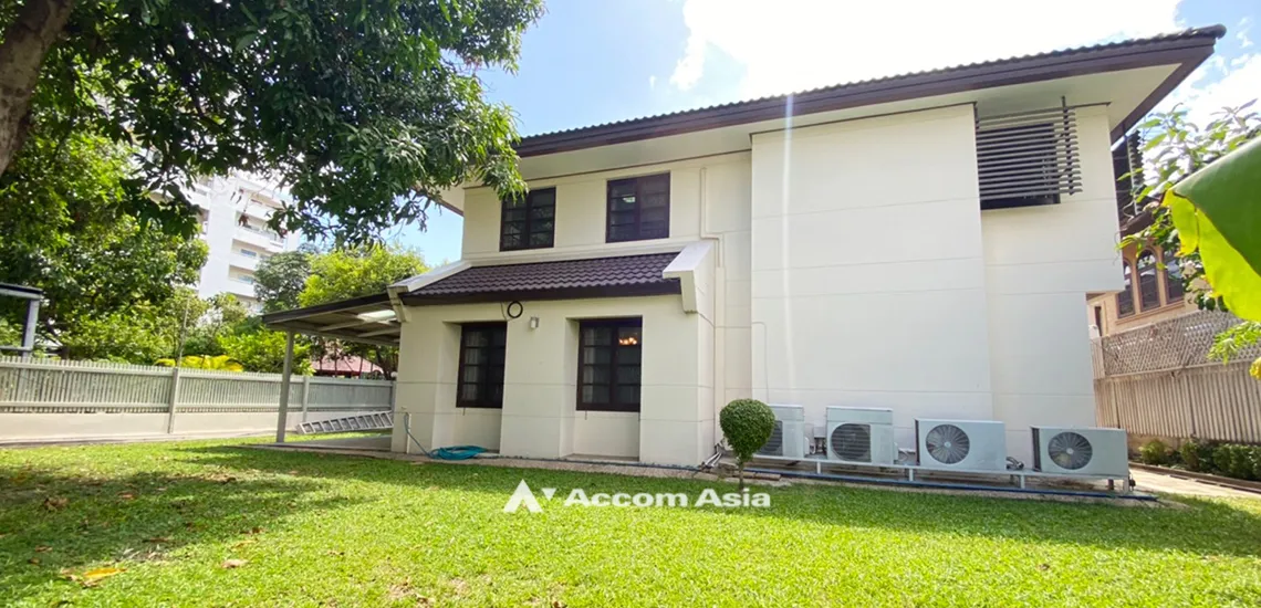 unitPet friendly |  3 Bedrooms  House For Rent in Phaholyothin, Bangkok  near BTS Saphan-Kwai (AA31934)