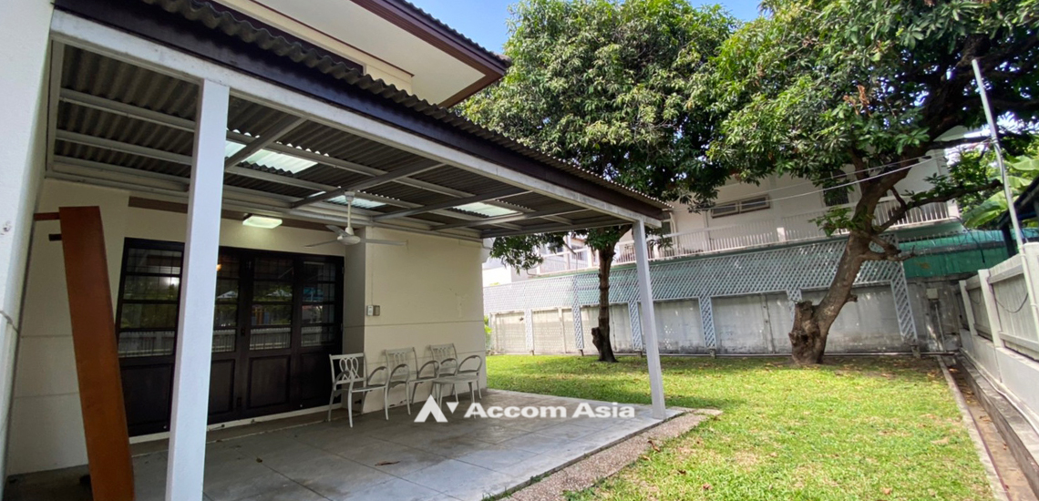 21  3 br House For Rent in Phaholyothin ,Bangkok BTS Saphan-Kwai at House in Compound AA31934