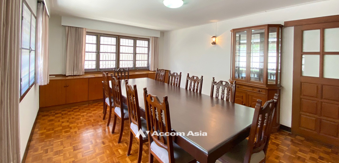 7  3 br House For Rent in Phaholyothin ,Bangkok BTS Saphan-Kwai at House in Compound AA31934
