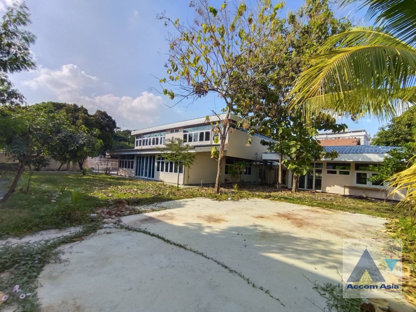 52  4 br House for rent and sale in Pattanakarn ,Bangkok BTS On Nut AA31952