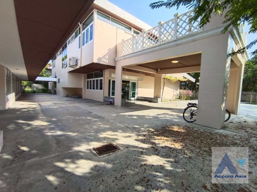 57  4 br House for rent and sale in Pattanakarn ,Bangkok BTS On Nut AA31952