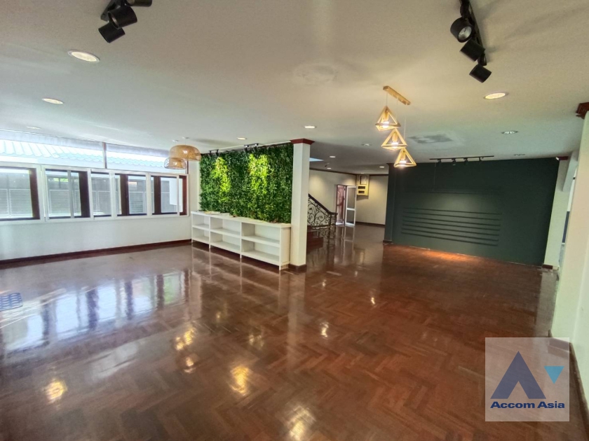 7  4 br House for rent and sale in Pattanakarn ,Bangkok BTS On Nut AA31952