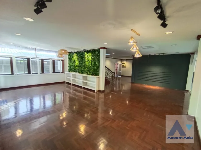 7  4 br House for rent and sale in Pattanakarn ,Bangkok BTS On Nut AA31952