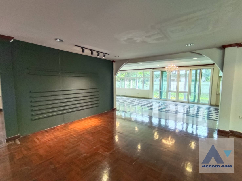 15  4 br House for rent and sale in Pattanakarn ,Bangkok BTS On Nut AA31952