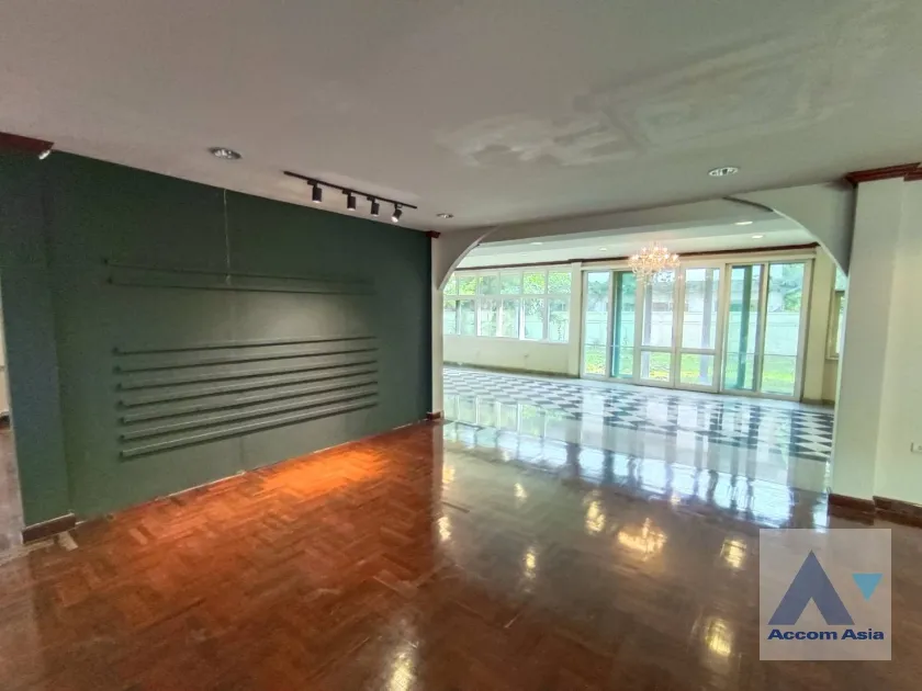 15  4 br House for rent and sale in Pattanakarn ,Bangkok BTS On Nut AA31952
