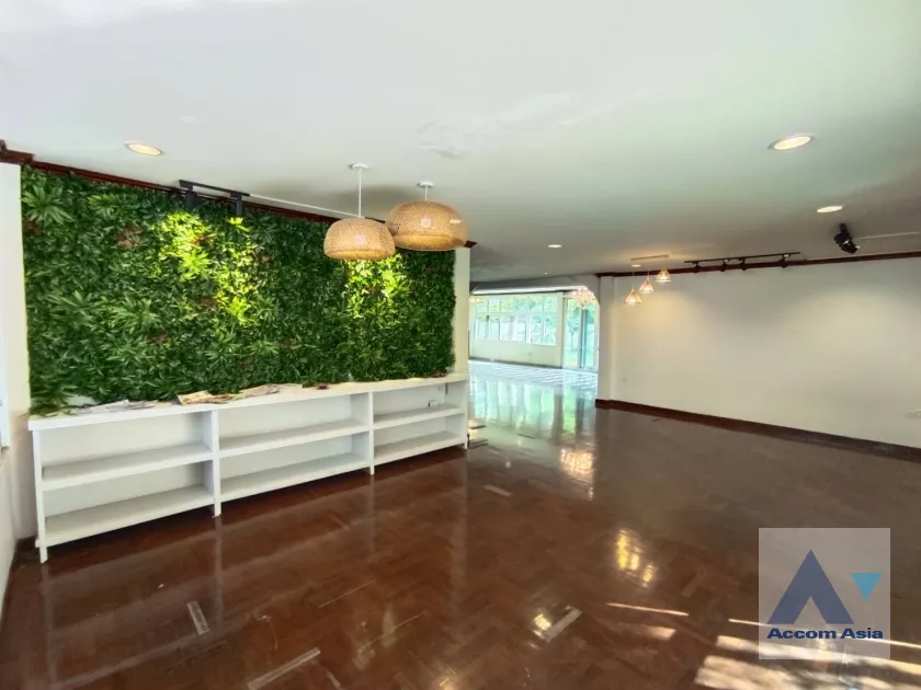 8  4 br House for rent and sale in Pattanakarn ,Bangkok BTS On Nut AA31952