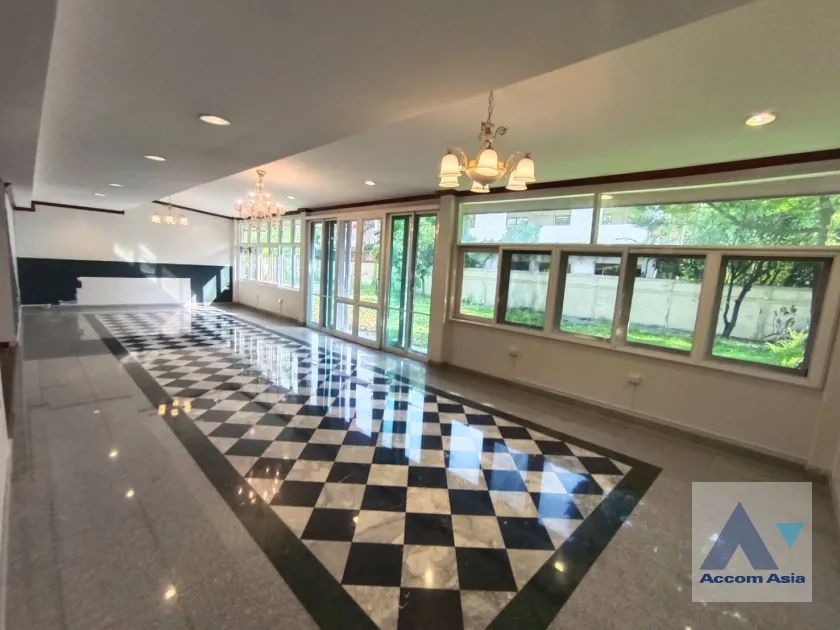  1  4 br House for rent and sale in Pattanakarn ,Bangkok BTS On Nut AA31952