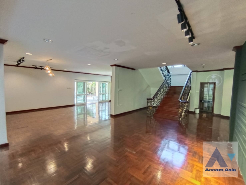 11  4 br House for rent and sale in Pattanakarn ,Bangkok BTS On Nut AA31952