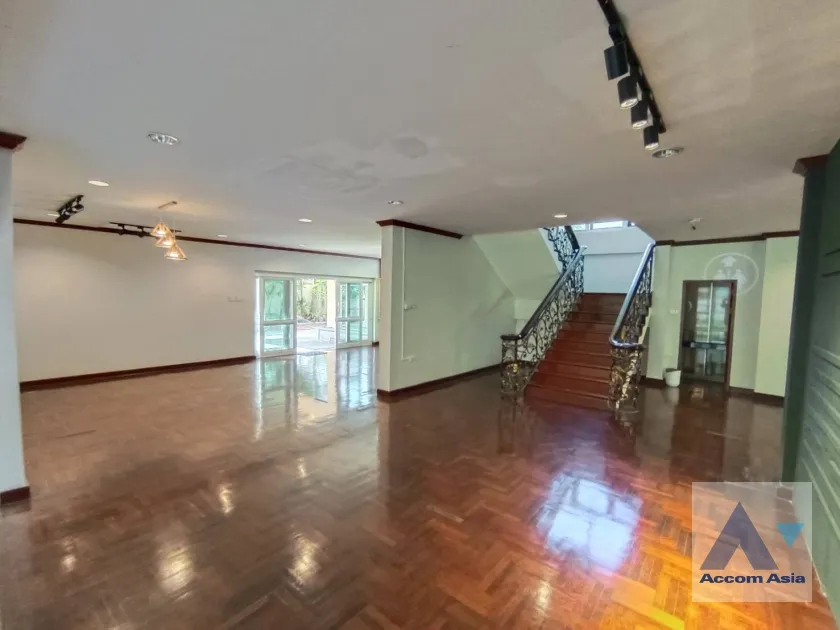 11  4 br House for rent and sale in Pattanakarn ,Bangkok BTS On Nut AA31952