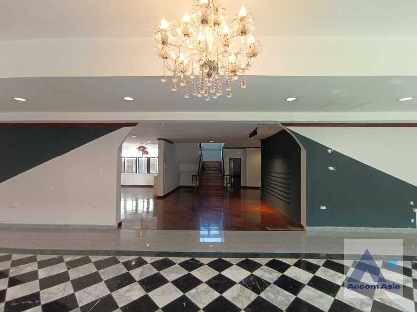 6  4 br House for rent and sale in Pattanakarn ,Bangkok BTS On Nut AA31952