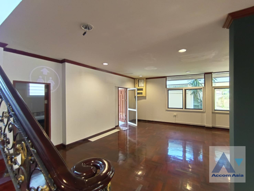 13  4 br House for rent and sale in Pattanakarn ,Bangkok BTS On Nut AA31952