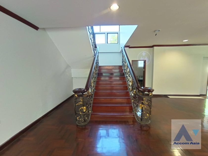 12  4 br House for rent and sale in Pattanakarn ,Bangkok BTS On Nut AA31952
