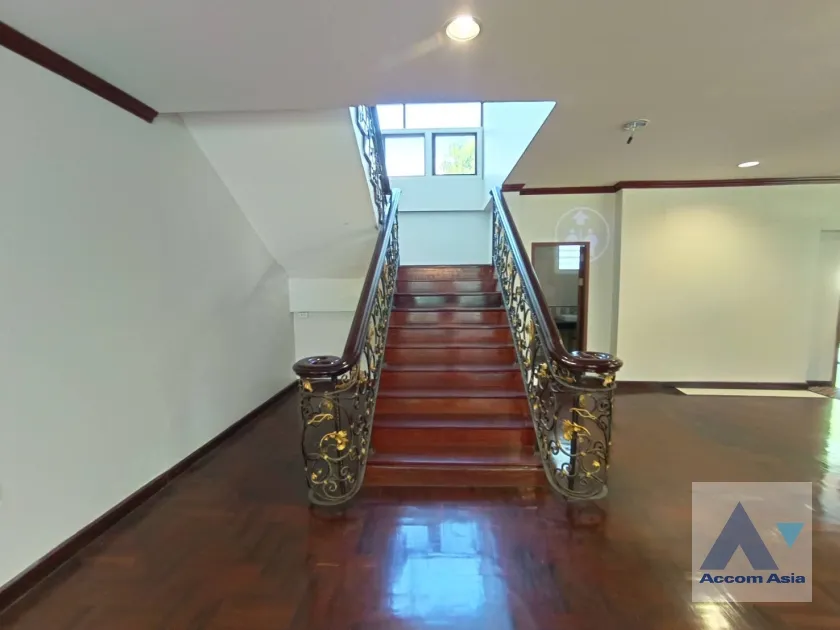 12  4 br House for rent and sale in Pattanakarn ,Bangkok BTS On Nut AA31952