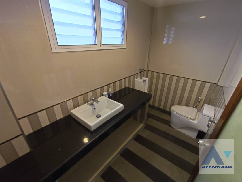 18  4 br House for rent and sale in Pattanakarn ,Bangkok BTS On Nut AA31952