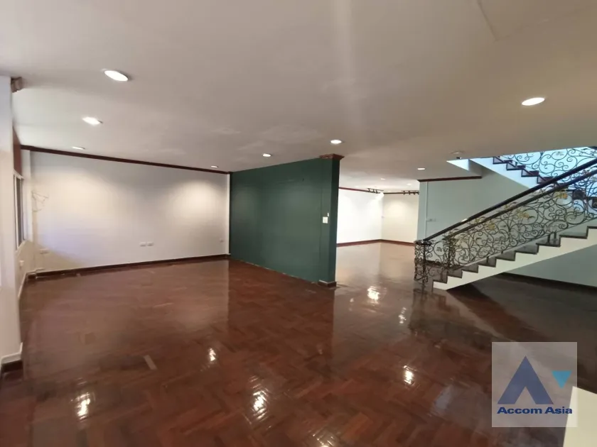 10  4 br House for rent and sale in Pattanakarn ,Bangkok BTS On Nut AA31952