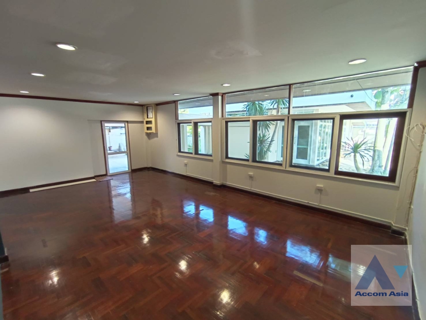 17  4 br House for rent and sale in Pattanakarn ,Bangkok BTS On Nut AA31952