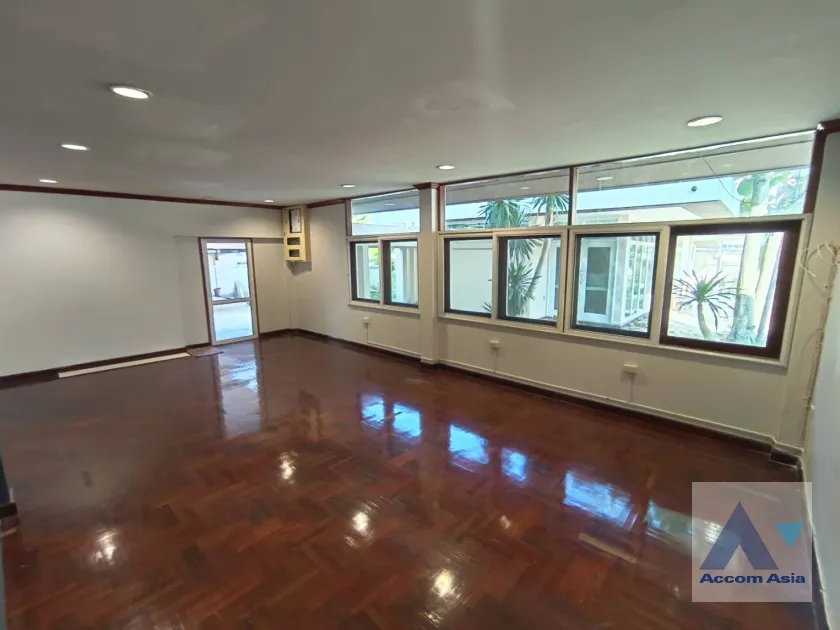 17  4 br House for rent and sale in Pattanakarn ,Bangkok BTS On Nut AA31952