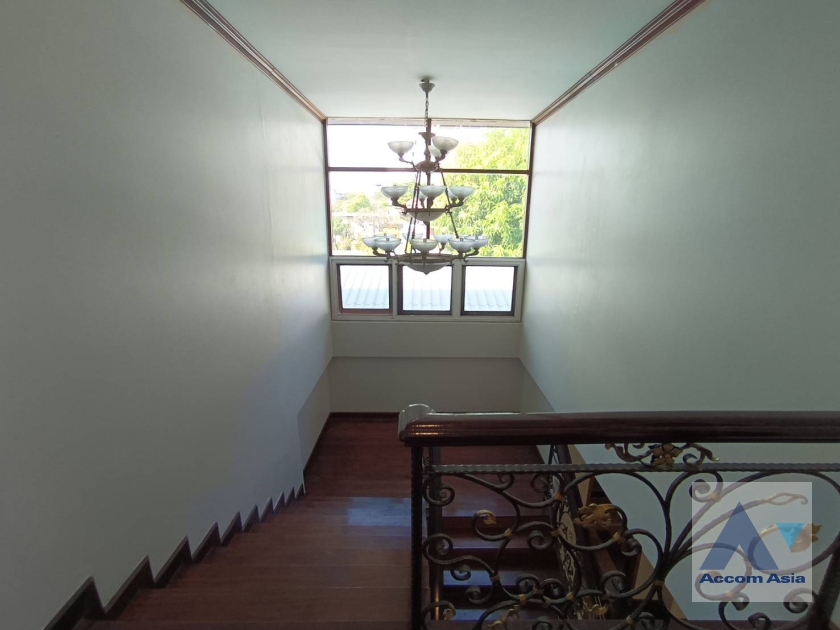 19  4 br House for rent and sale in Pattanakarn ,Bangkok BTS On Nut AA31952