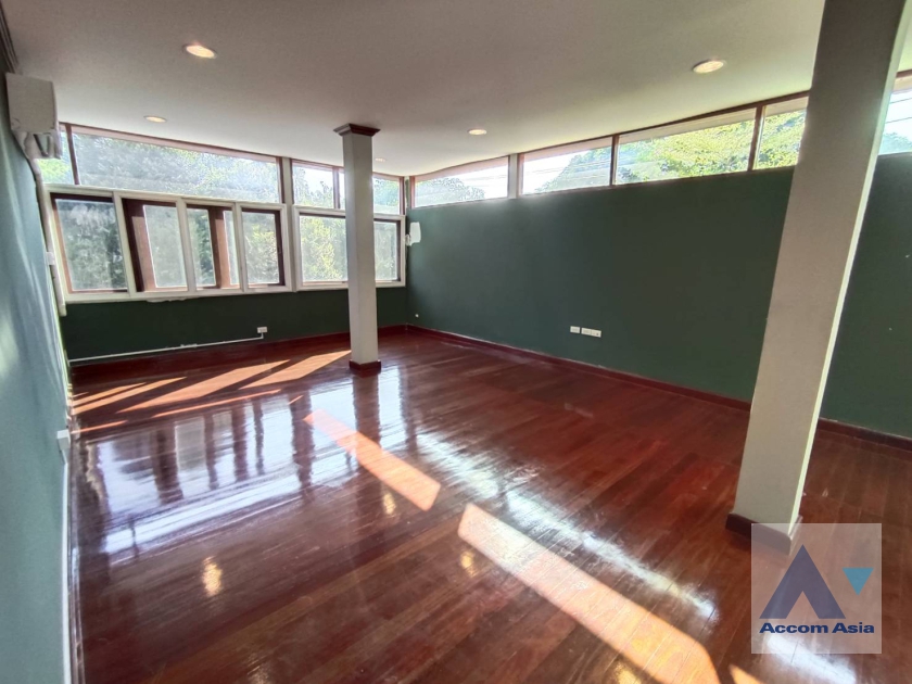 22  4 br House for rent and sale in Pattanakarn ,Bangkok BTS On Nut AA31952