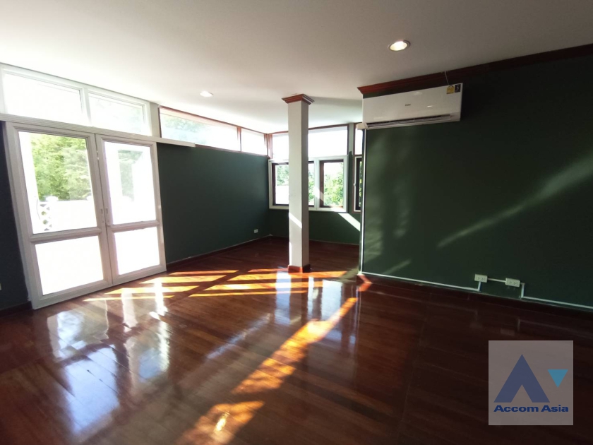 23  4 br House for rent and sale in Pattanakarn ,Bangkok BTS On Nut AA31952