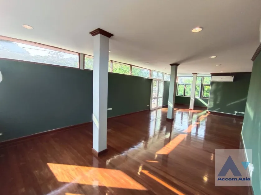24  4 br House for rent and sale in Pattanakarn ,Bangkok BTS On Nut AA31952