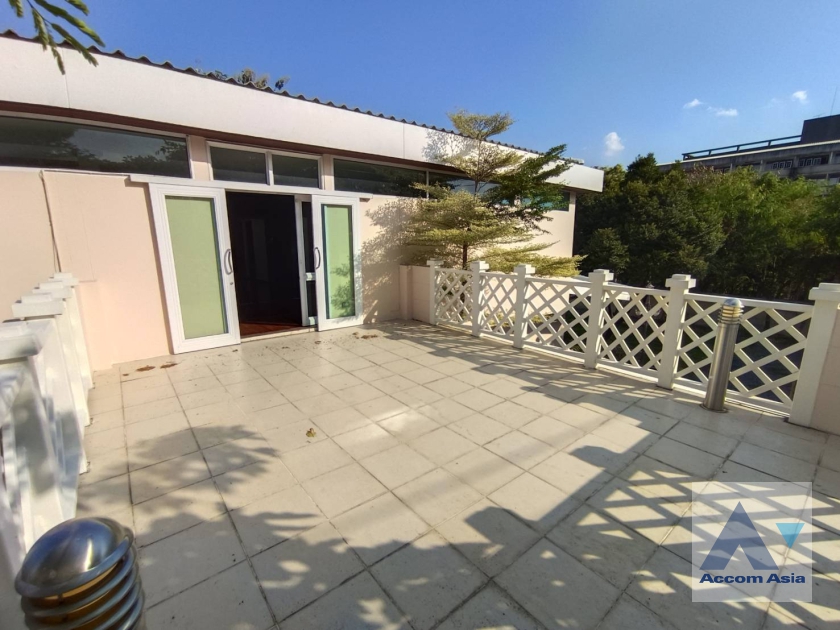 30  4 br House for rent and sale in Pattanakarn ,Bangkok BTS On Nut AA31952