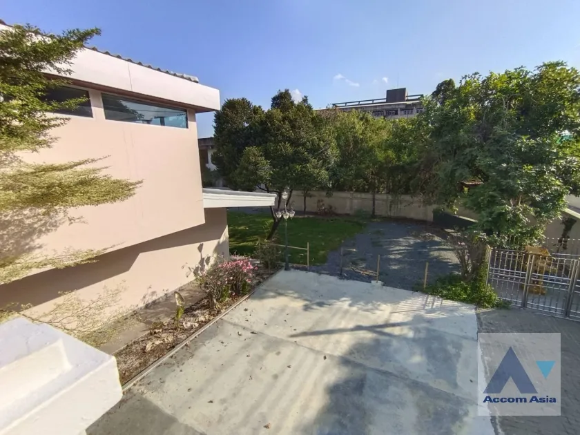 28  4 br House for rent and sale in Pattanakarn ,Bangkok BTS On Nut AA31952
