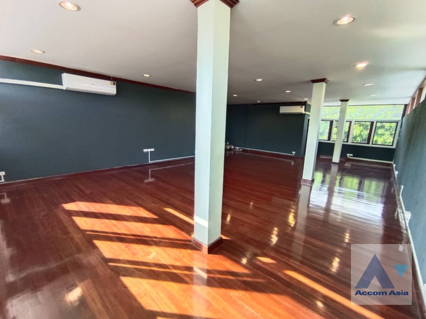 36  4 br House for rent and sale in Pattanakarn ,Bangkok BTS On Nut AA31952