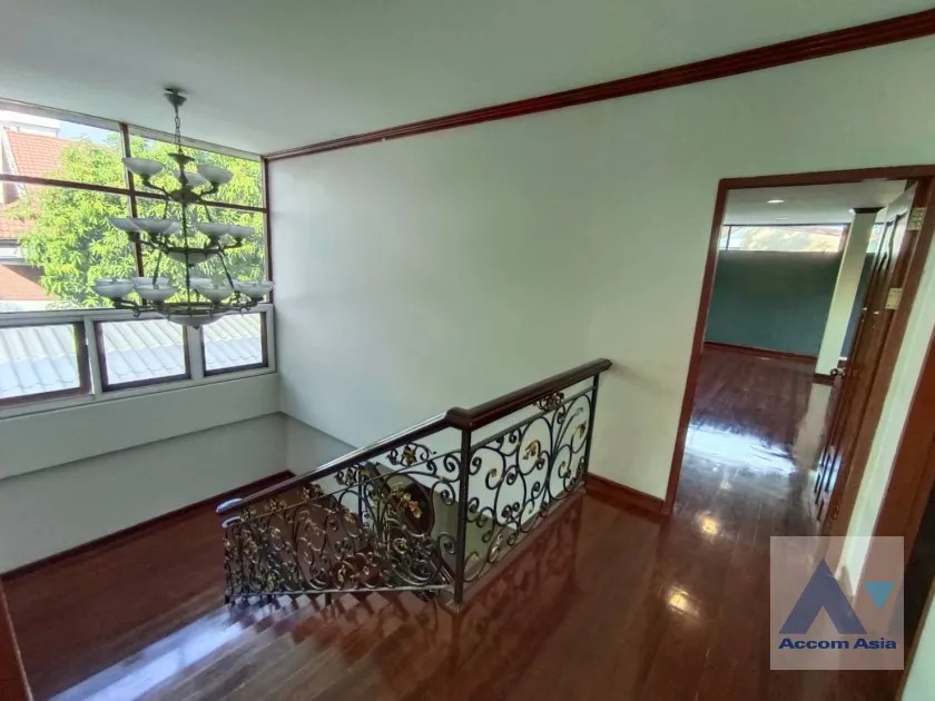 31  4 br House for rent and sale in Pattanakarn ,Bangkok BTS On Nut AA31952