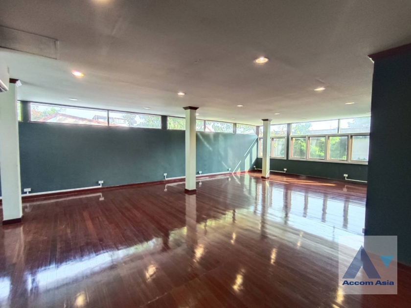 33  4 br House for rent and sale in Pattanakarn ,Bangkok BTS On Nut AA31952