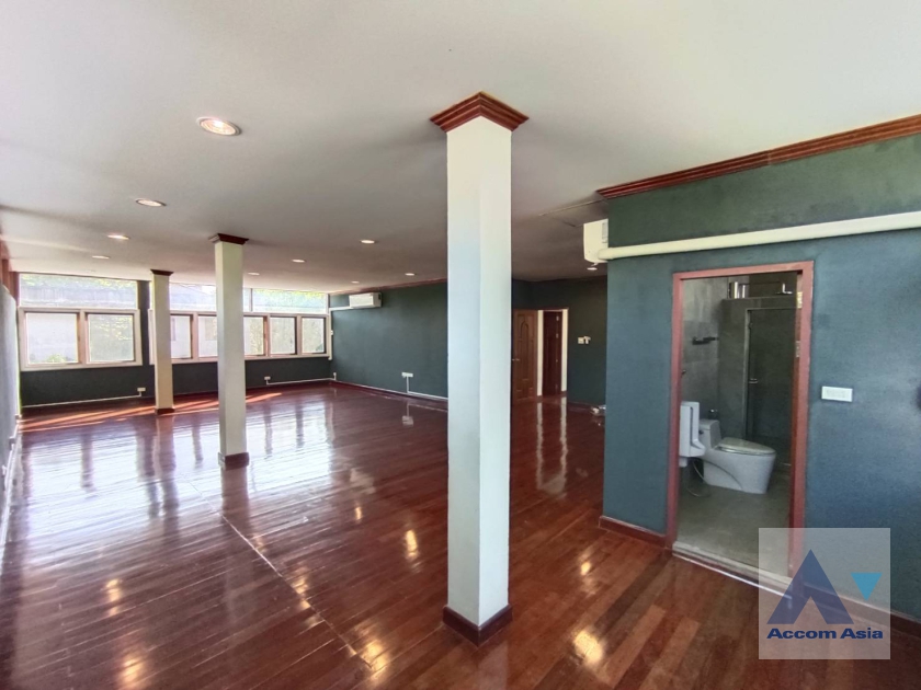 34  4 br House for rent and sale in Pattanakarn ,Bangkok BTS On Nut AA31952