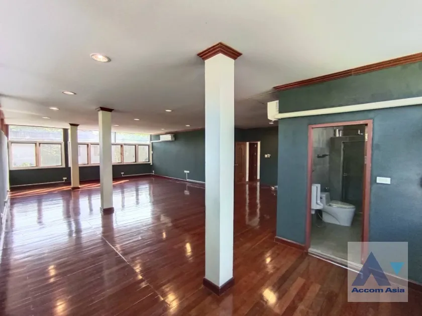 34  4 br House for rent and sale in Pattanakarn ,Bangkok BTS On Nut AA31952