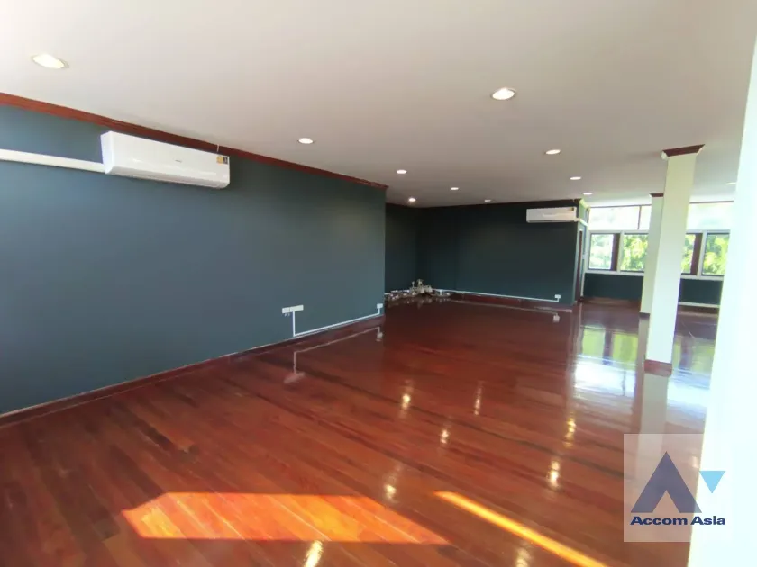 37  4 br House for rent and sale in Pattanakarn ,Bangkok BTS On Nut AA31952