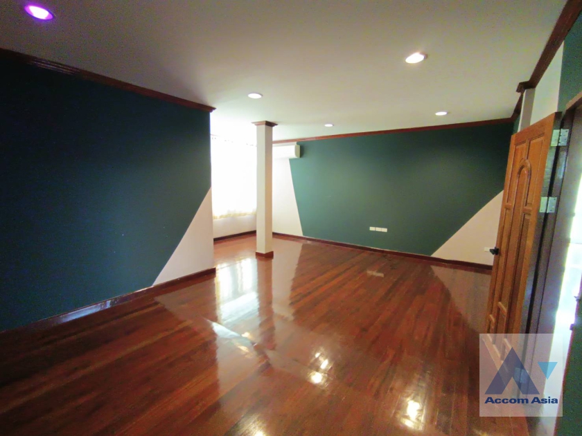 40  4 br House for rent and sale in Pattanakarn ,Bangkok BTS On Nut AA31952