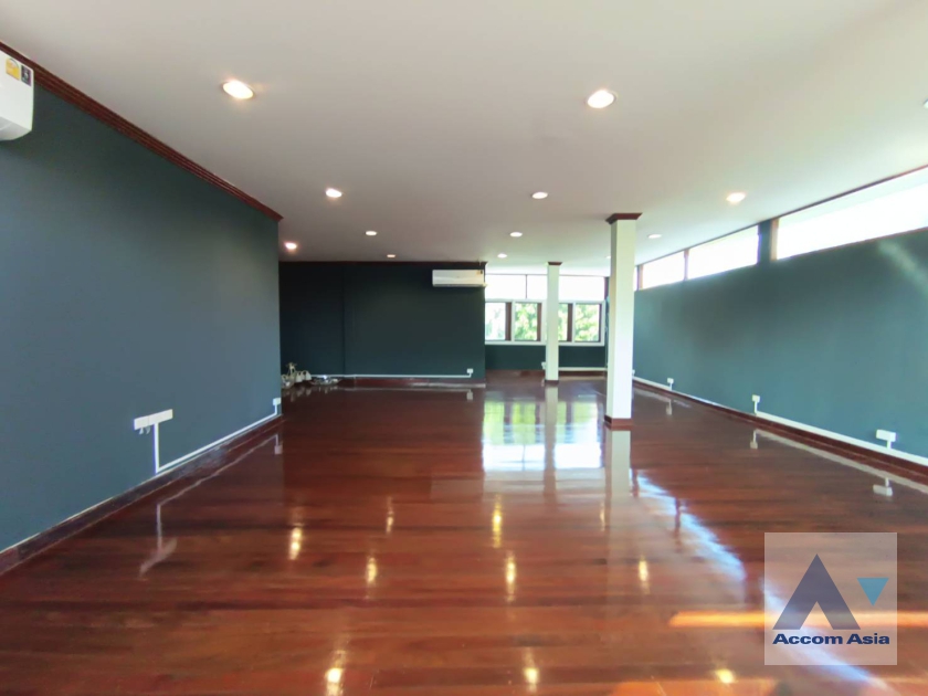 39  4 br House for rent and sale in Pattanakarn ,Bangkok BTS On Nut AA31952