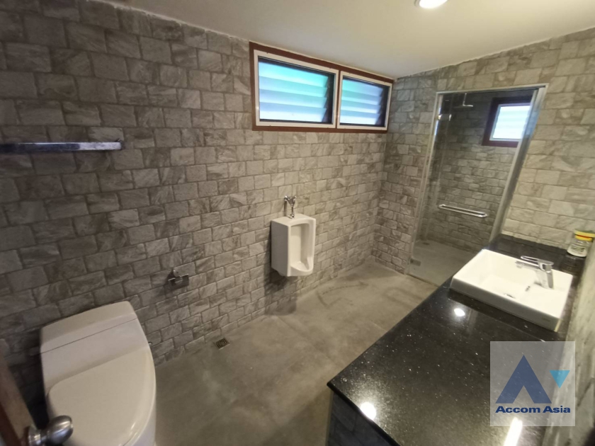 45  4 br House for rent and sale in Pattanakarn ,Bangkok BTS On Nut AA31952