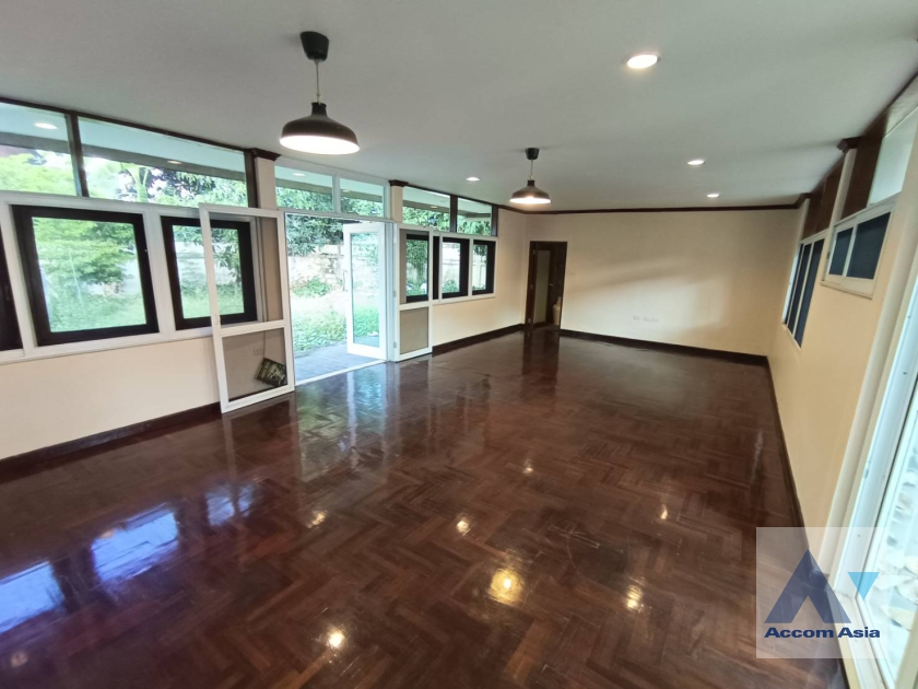49  4 br House for rent and sale in Pattanakarn ,Bangkok BTS On Nut AA31952