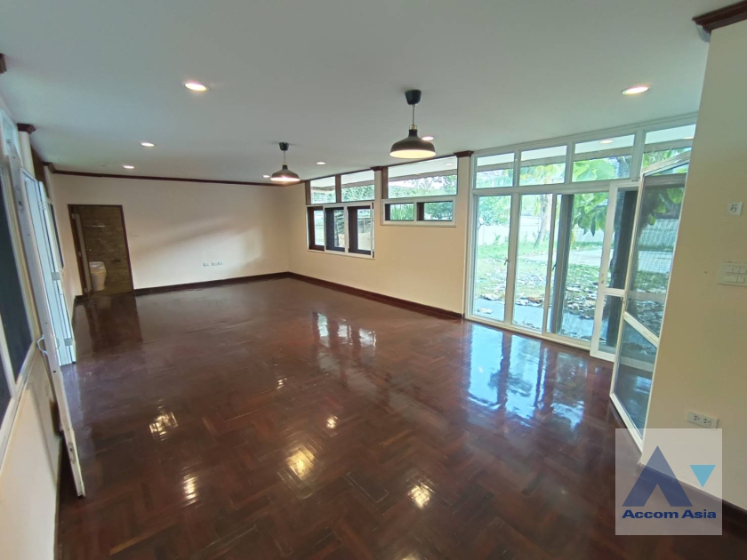 48  4 br House for rent and sale in Pattanakarn ,Bangkok BTS On Nut AA31952