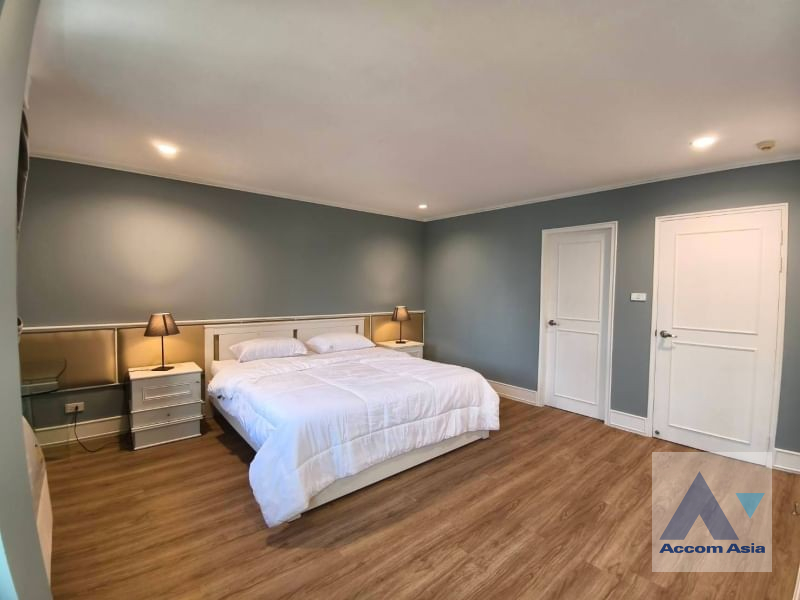 5  2 br Apartment For Rent in Sathorn ,Bangkok BTS Surasak at Good Location AA31977