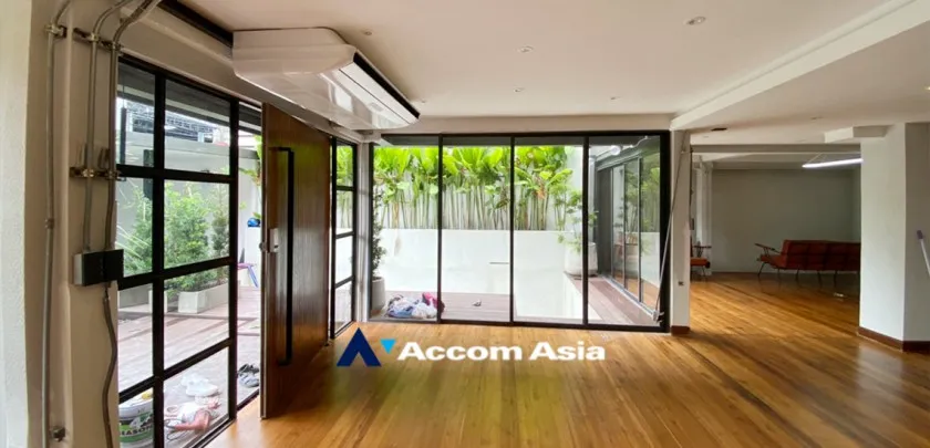 unitPrivate Swimming Pool |  4 Bedrooms  House For Sale in Pattanakarn, Bangkok  near BTS On Nut (AA32052)