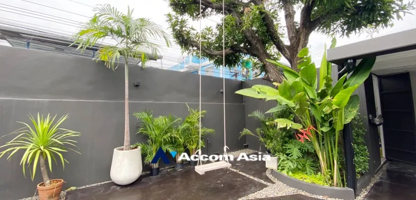 unitPrivate Swimming Pool |  4 Bedrooms  House For Sale in Pattanakarn, Bangkok  near BTS On Nut (AA32052)