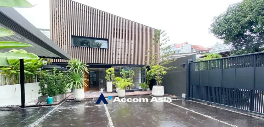 unitPrivate Swimming Pool |  4 Bedrooms  House For Sale in Pattanakarn, Bangkok  near BTS On Nut (AA32052)