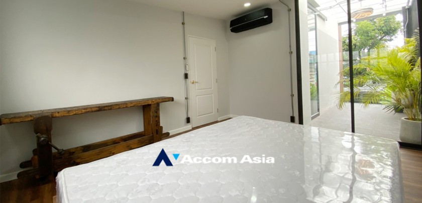 12  4 br House For Sale in Pattanakarn ,Bangkok BTS On Nut AA32052
