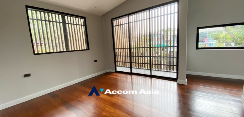 8  4 br House For Sale in Pattanakarn ,Bangkok BTS On Nut AA32052