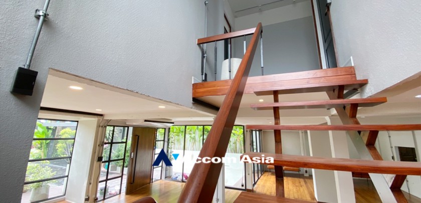 5  4 br House For Sale in Pattanakarn ,Bangkok BTS On Nut AA32052