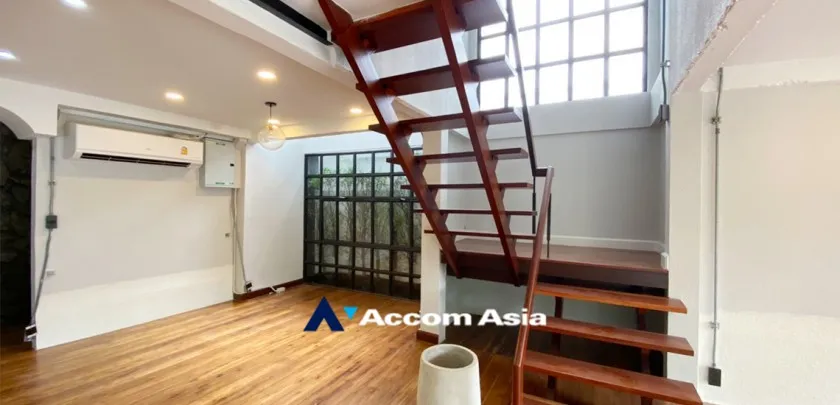 unitPrivate Swimming Pool |  4 Bedrooms  House For Sale in Pattanakarn, Bangkok  near BTS On Nut (AA32052)