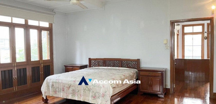 12  4 br House For Rent in Ploenchit ,Bangkok BTS Ratchadamri AA32055